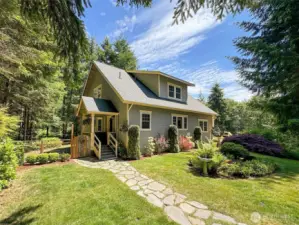 Welcome to 325 Evergreen View Parkway, Port Angeles, WA!