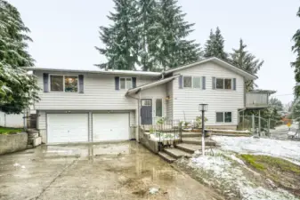 4 Bedroom & 2.75 Bathroom.  2128 SQF