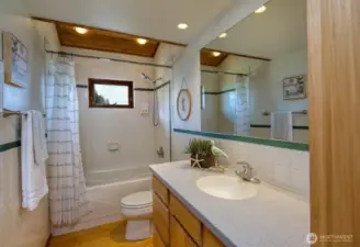 Main floor full-Bath