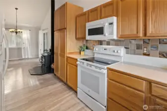 Kitchen is close to the dining room for ease of entertaining. Low maintenance flooring!