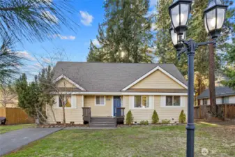 It's a Sweet Rambler, Large Front Yard! Ready for your personal touches!