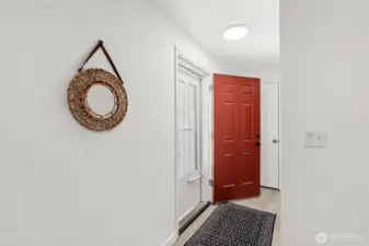 Entry  12615 68th Av Ct E, Puyallup, WA 98373-8821