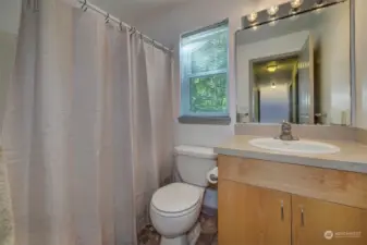 Upstairs full bathroom