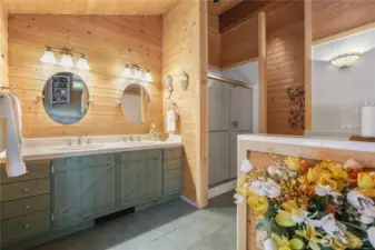 Primary En Suite