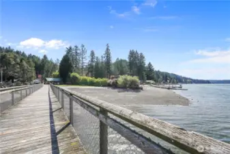 Community Dock w/ seasonal moorage