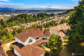 Drone views of the home and Valley.