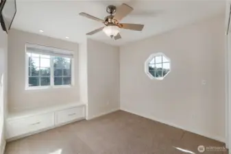 Bonus Room w/closet