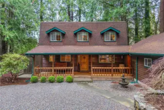 Imagine relaxing on this beautiful front porch!