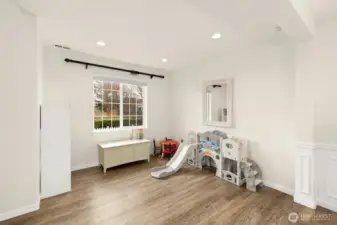 Front family room with view of Mt Rainier.