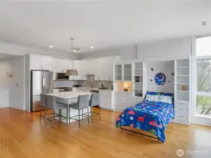 Built in Murphy Bed/table