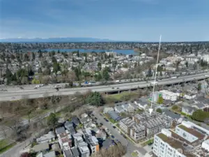 Fanstastic location with easy access to I5 and Green Lake