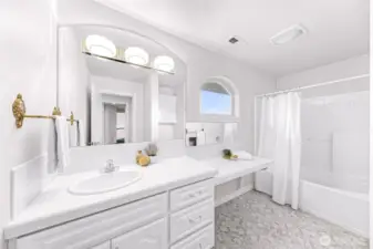 Upstairs ensuite Bathroom