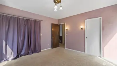 Bedroom #1 - Main Floor Primary