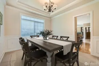With its lovely coved ceilings and a big view window overlooking the extensive private grounds, this place is a breeze to have dinner parties in.