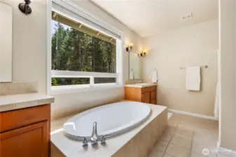 Soaking tub