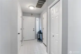 Light and welcoming entry