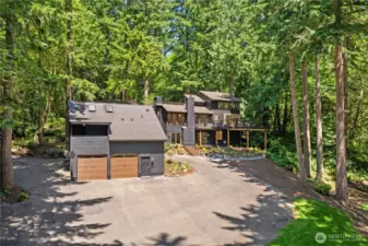 Large Two Car Garage With Workspace & Car Lift