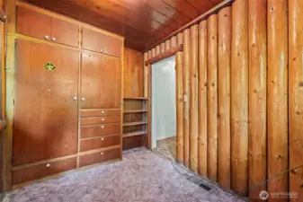 Lovely built-in cupboards and drawers save space.