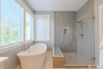 Primary Bath/Soaking Tub