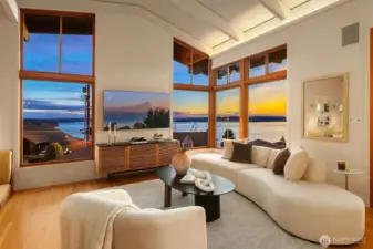 The living area is in direct connect with the sky and offers striking views of Mt Rainier and the shimmering water.
