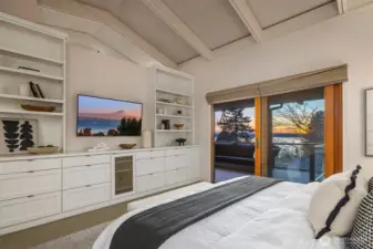 Main level primary ensuite: privacy, comfort and flow with the outdoor spaces.