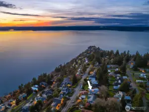 The access to the "Indian Trail" is within minutes from the home and starts on the street below.