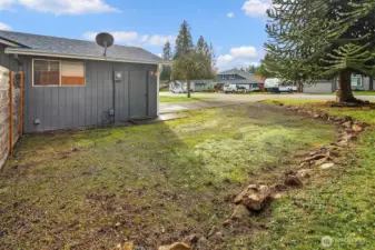 Side yard with extra parking for boat or RV with 12 ft barn door gates allowing for full pass through to back yard.