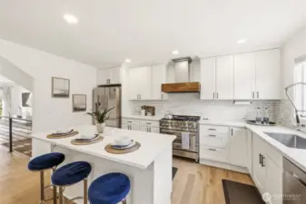 Stainless Steel Appliances & Viking 6 Burner Stove