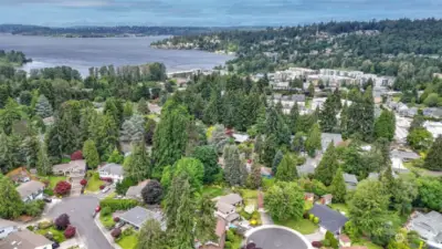Short distant to Juanita Beach Park, shops, restaurants, highly rated schools & amenities. Only minutes to Microsoft, Facebook, Google, Amazon & I-405.