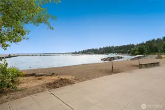 Just minutes away from Juanita Beach Park, and all your favorite restaurants in the Village.