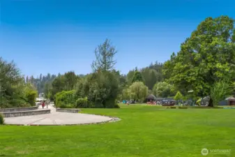 Just minutes away from Juanita Beach Park, and all your favorite restaurants in the Village.