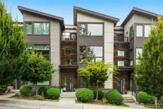 Welcome to Vista Lago- prepare yourself to be wowed!