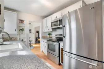 All appliances are included—fridge, oven, microwave, dishwasher, and garbage disposal—making move-in simple.