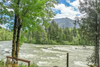 Exceptional Skykomish river frontage ~ below the falls!