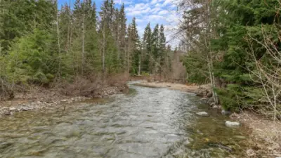 Low bank prime Big Creek frontage