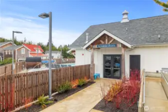 Sunrise Pool & Hot Tub Walking Distance