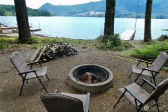 Peaceful evenings at the lake.