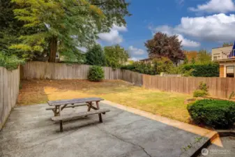 Picnic table perfect for your parties (conveys)