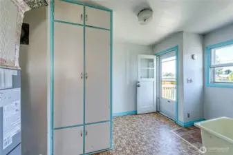 Laundry Room w/ Utility Room