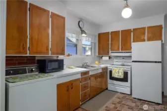 Another view of the kitchen.