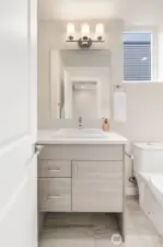 Upper level ensuite guest bathroom.