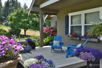 Sit in this quiet oasis and watch the birds playing in the fountain.