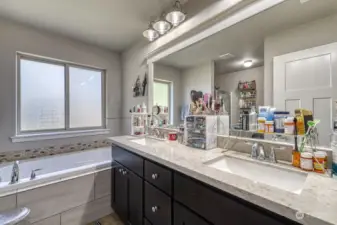 Double sinks and large tub.