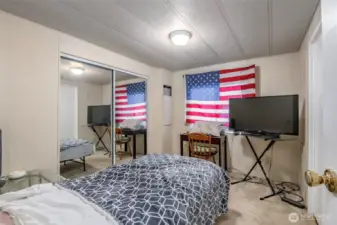 2nd bedroom with access to the main bathroom