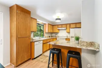 Nice breakfast eating bar in kitchen!