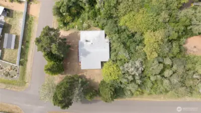 Large double lot. Second lot with lush native vegetable directly behind the home offers privacy. Clear to utilize the space or seperate and sell for income.