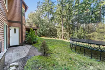 Large lot Backed into Green Belt