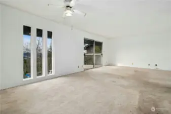 Spacious/open living room