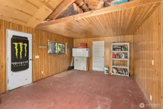 Inside the Studio could be made really cute! Needs some TLC. Also needs electricity.
