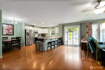 Eating space at the kitchen counter or kitchen table